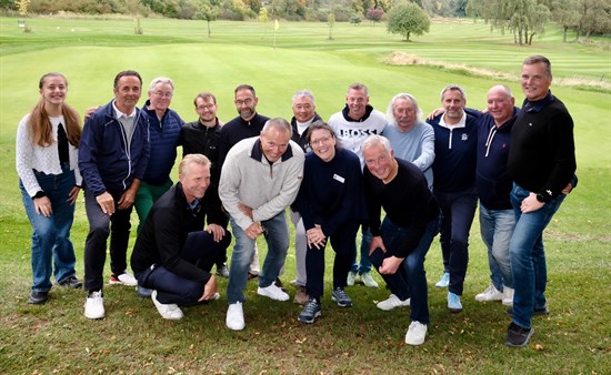 Sieger/-innen und Organisatoren Michael Hahn, Dr. Ariane Jäckel und Ralf Flohr (alle vordere Reihe v.r.n.l.)